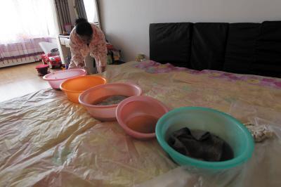 锡林郭勒楼上漏水，住户失联，小区没物管，业主维权难！律师来支招……